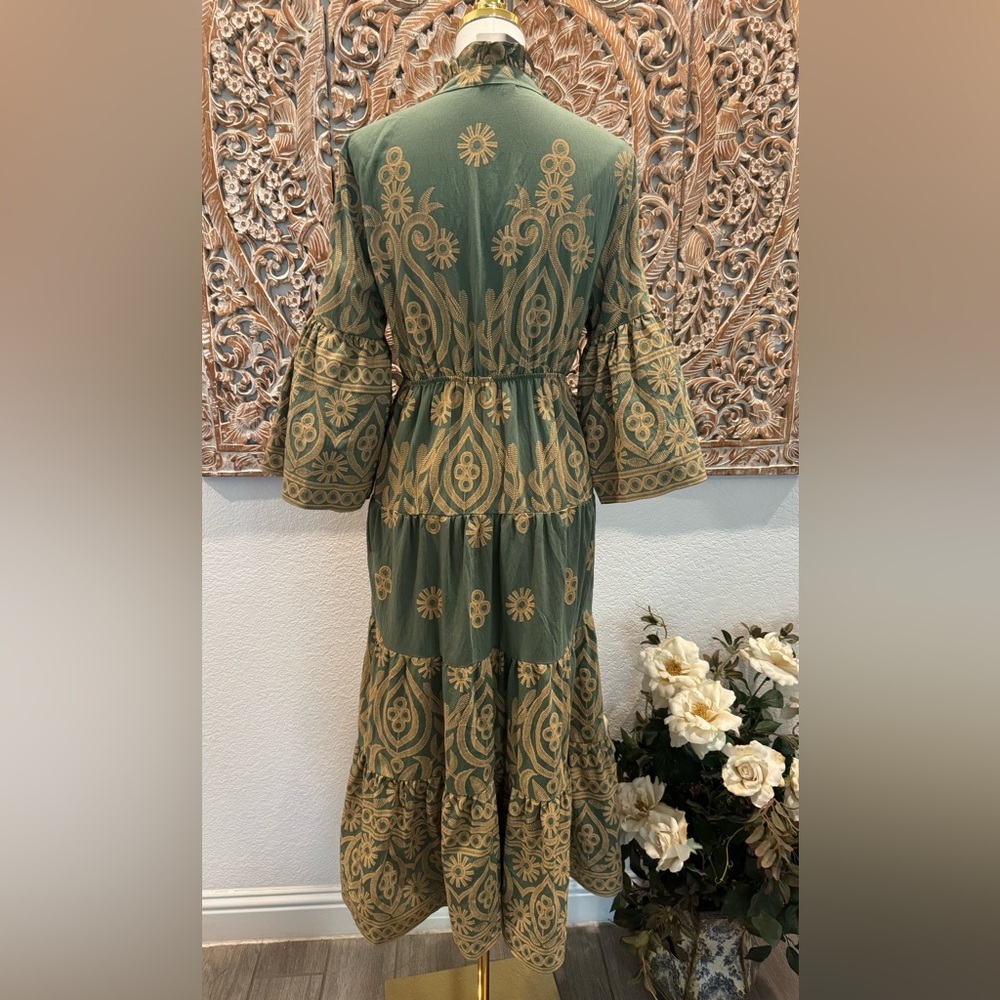 Gigio Romantic Sage Textured Print Tiered  Midi- Maxi Dress w/ Bell Sleeves, NWT - Picture 3 of 16